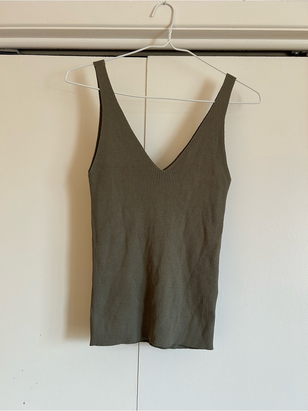 H&M Green Ribbed Knit Top - Picture 1 of 4